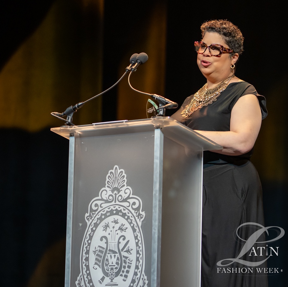 Ana Polanco at the podium accepting El Señor in honor of her late husband, Martín Polanco